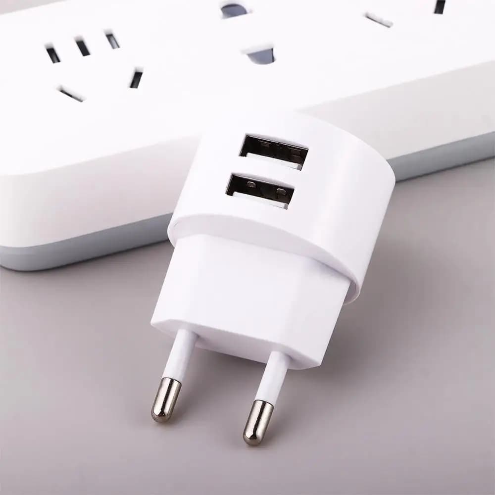 Caricabatterie da viaggio Testa di ricarica Adattatore per telefono cellulare Caricatore rotondo doppio USB Caricatore per telefono cellulare Caricatore da muro con spina Min EU UK US