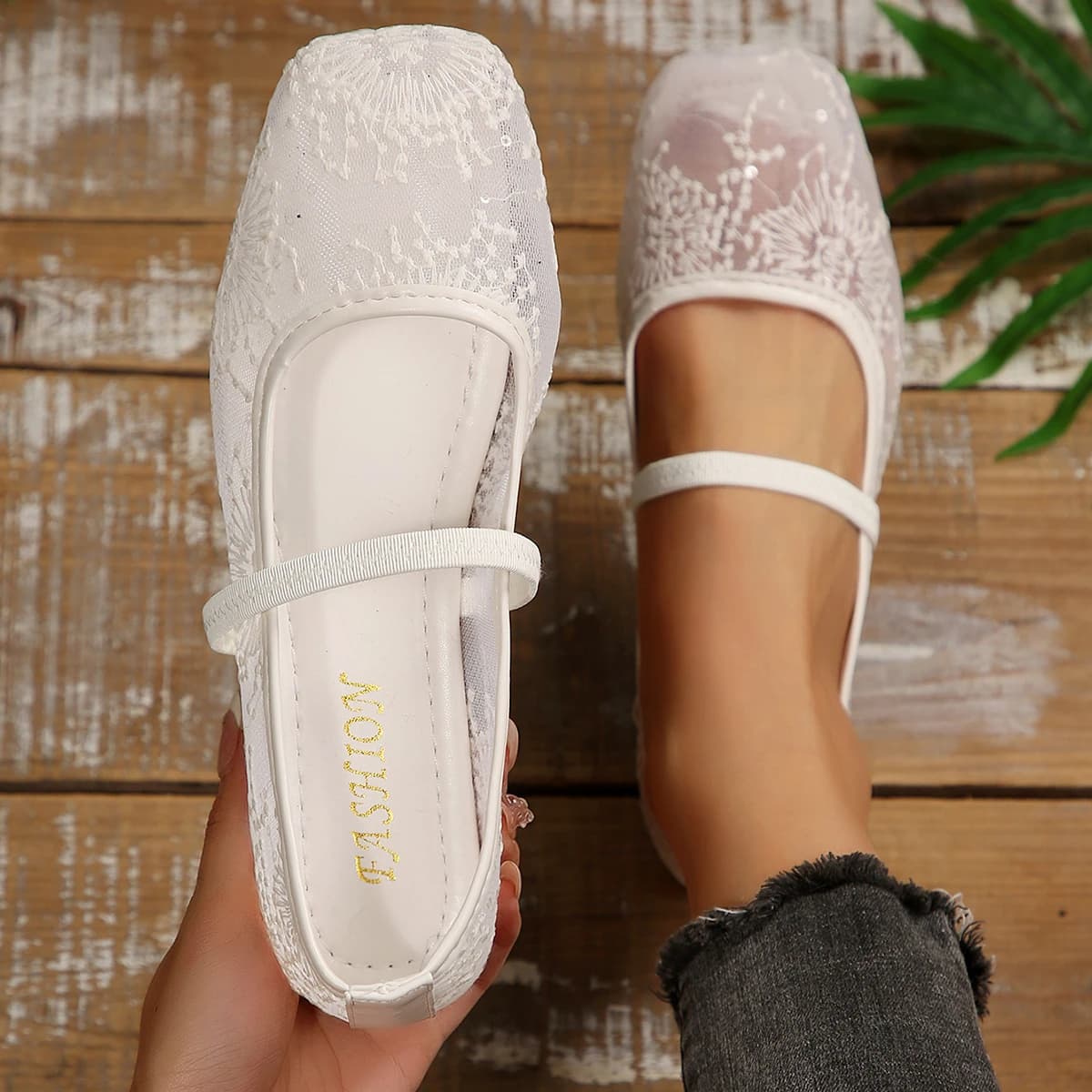 Sneakers Spring Summer Loafers Hollow Out Mesh Single Shoes Lace-Up Breathable Ballet Flats Embroidered Fairy Tale Women Shoes