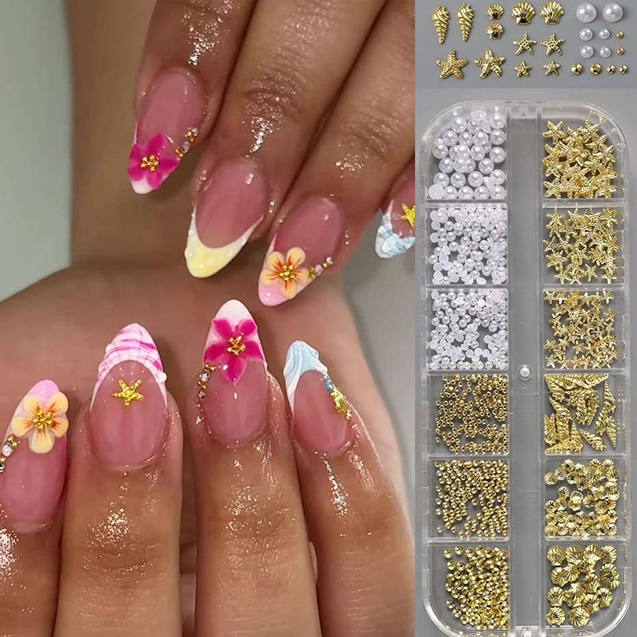 12 Griglie di Decorazioni per Unghie a Tema Marino Dorato, Charms 3D a Forma di Stella Marina e Conchiglia, Perline Dorate, Strass Bianchi e Beige per Unghie, Charms Fai da Te