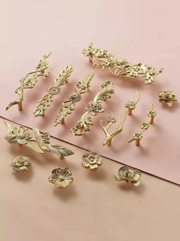 1 PC Maniglie per mobili creative a forma di fiore in ottone Manopole per cassetti per la casa Maniglie per guardaroba per camera da letto in oro Ferramenta per mobili per decorazioni per la casa