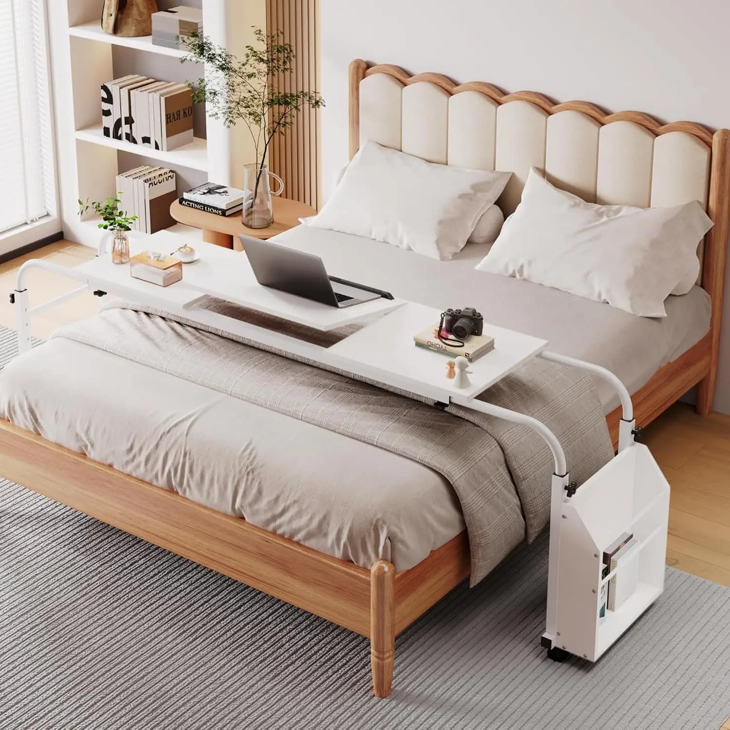 Tavolo da letto con ruote, scrivania mobile da letto da 60,6-84,2 pollici, scrivania per computer con rotelle, carrello per laptop, W/0-65 ° Supporto inclinabile, 4 altezze