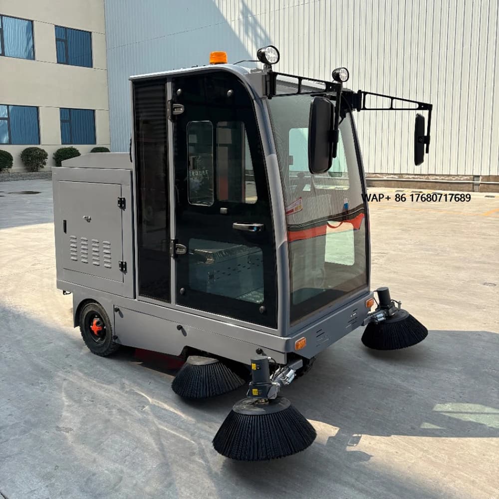 New Electric Road Sprinkler Truck with Fully Closed Cabin, Automatic Three Wheel Cleaning System and Five Brushes