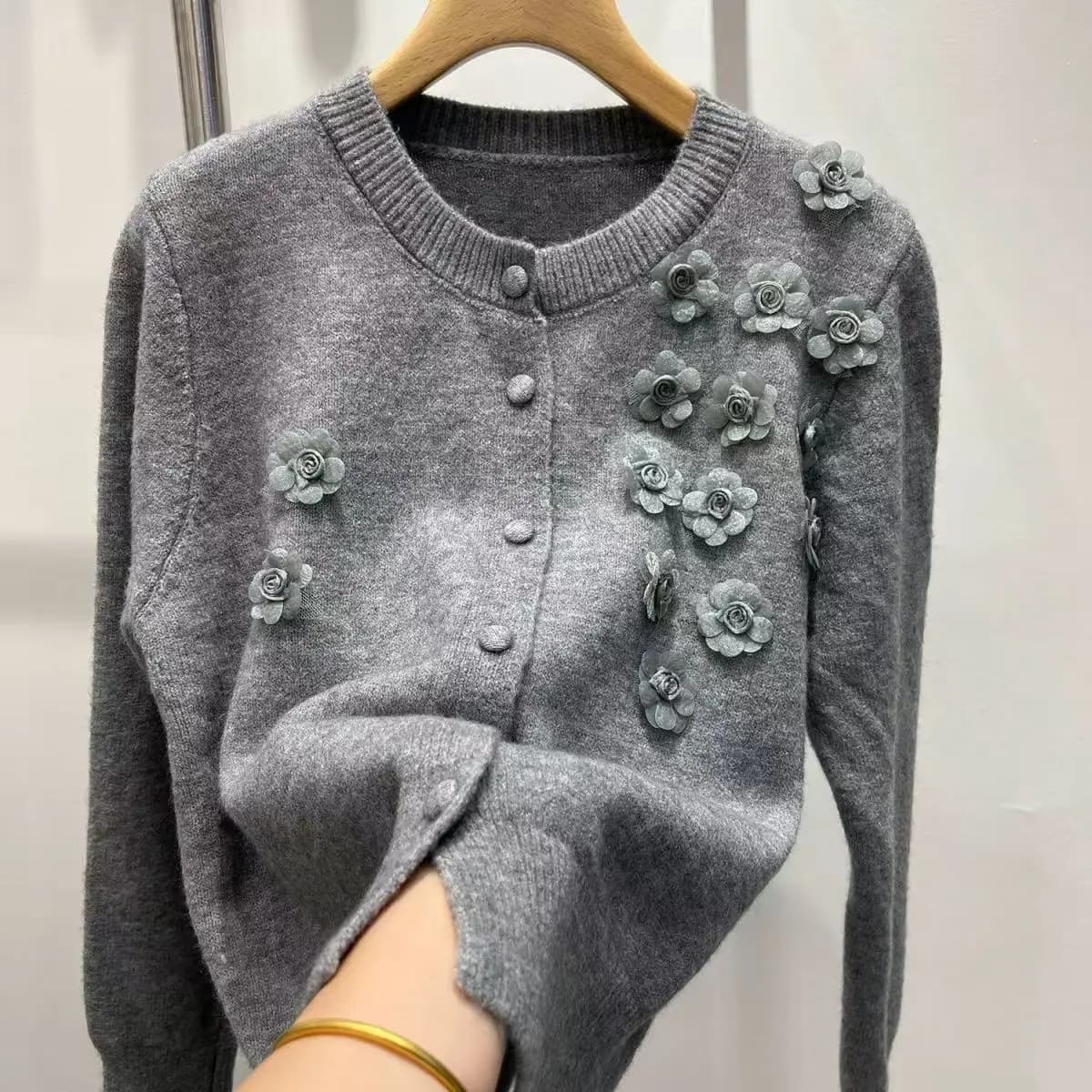 2025 moda coreana autunno inverno nuovo cardigan lavorato a maglia maglione fiore cappotto da donna girocollo tinta unita corto abiti di base Top