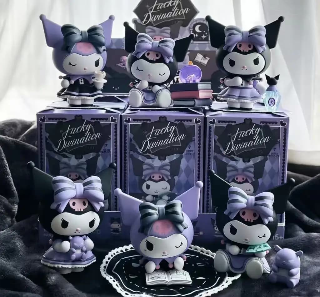 Sanrio Black Rice Lucky Divination Series Blind Box Set di 6 Pezzi PVC Giocattolo Mystery Box per Ragazze Decorazione Scrivania e Auto Regali