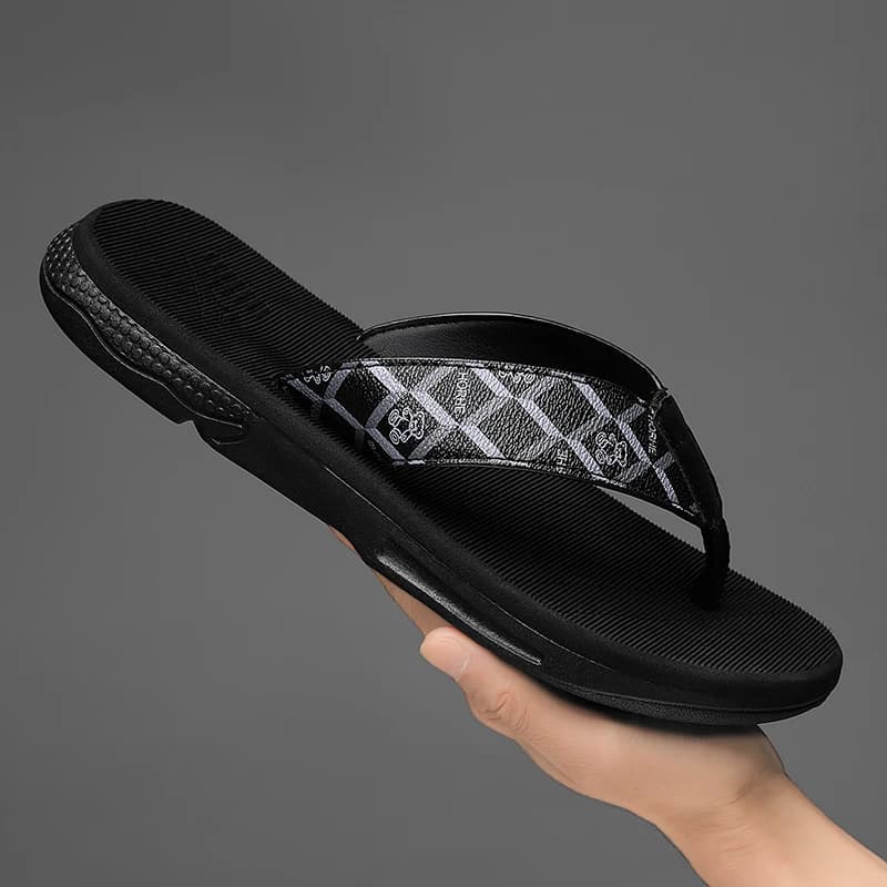 Flip-flops Men's Fashion 2026 New Summer Outerwear Non-slip Soft Sole Wear-resistant Pins Fashionable Beach Men's Sandals