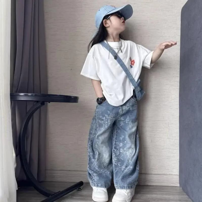Set 2 Pezzi per Bambini e Ragazzi: Pantaloni in Denim Jacquard e T-Shirt a Maniche Corte, Stile Casual e Trendy per Uso Quotidiano