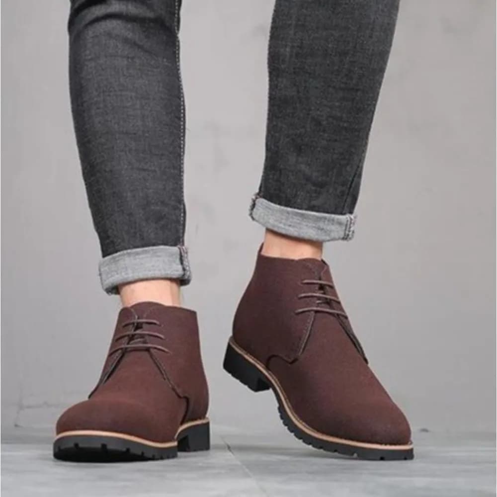 Stivaletti da donna autunno e inverno stivali casual in pelle a punta nuovi scarpe da uomo opache di grandi dimensioni con lacci sul davanti e tacco basso
