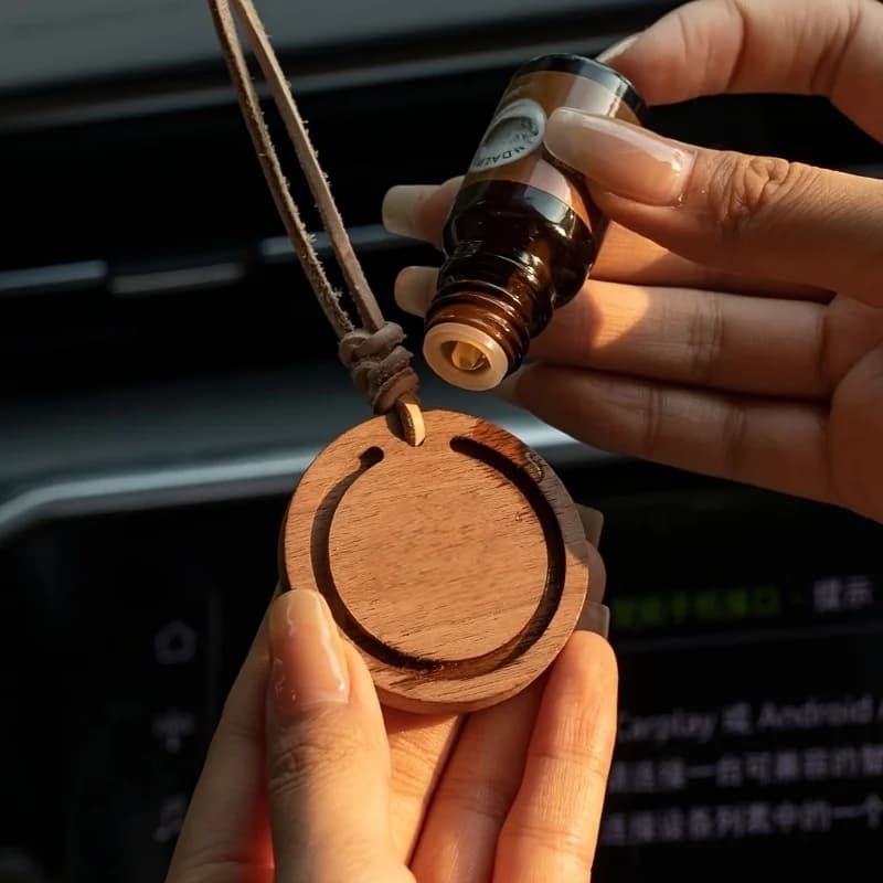Diffusore rotondo in legno di alta qualità - Realizzato a mano con legno di cera bianca e noce nero - Eleganti accessori per l'aroma da appendere in auto