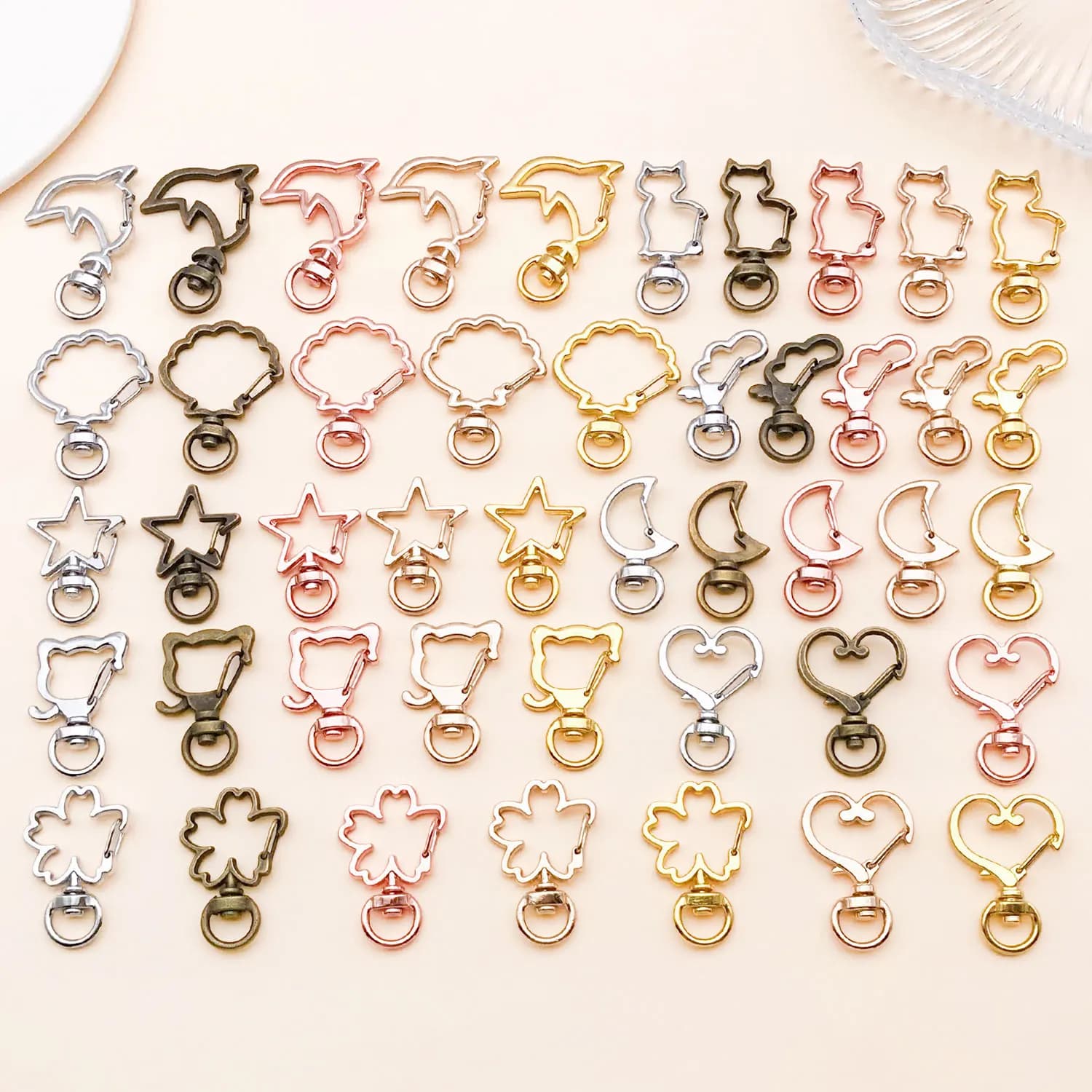 5 pz/lotto Ciondoli a forma di Cuore, Stella, Luna, Gatto, Cane, Conchiglia, Delfini, Fiori con Ganci a Moschettone per Fai da Te, Portachiavi e Forniture per la Creazione di Gioielli