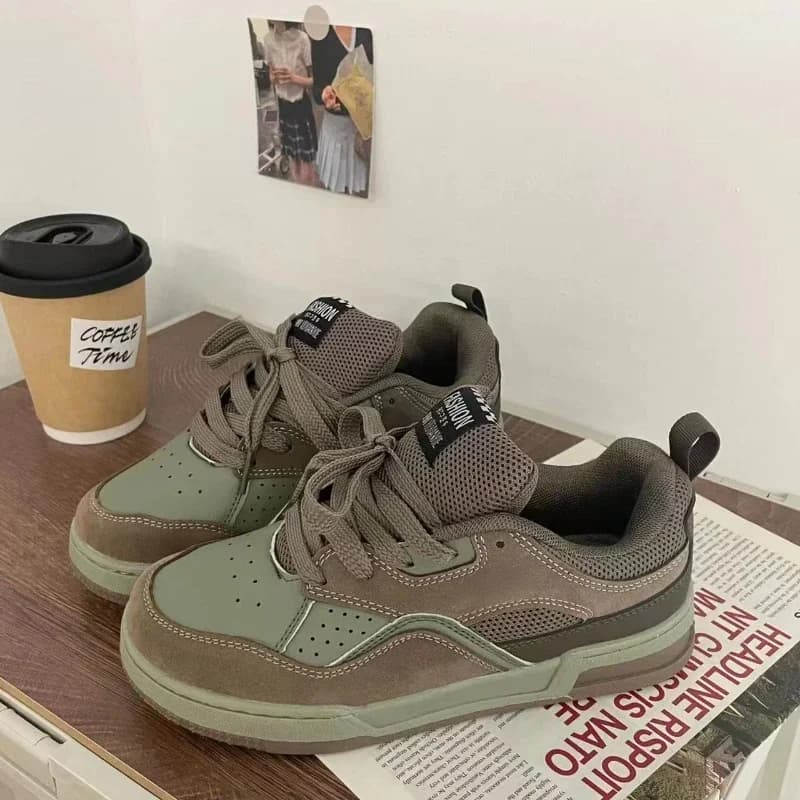Scarpe da ginnastica vintage alla moda da uomo stile americano Street Trend paio di scarpe da skateboard scarpe da passeggio casual comode e traspiranti
