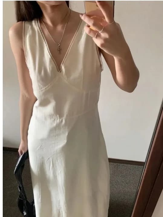 Chic Lace Sleeveless V-Neck Long Dress Women's Korean Style A-Line Skirt City Commute Summer Fashion Elegant Simple Design