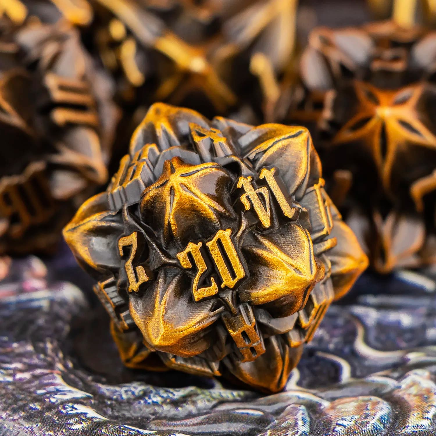 Set di Dadi in Metallo DND, Dadi Poliedrici a Tema Drago in Foglia d'Oro Antico, 7 Pezzi per Dungeons & Dragons, Dadi RPG per Giochi di Ruolo D20 D12 D10 D8 D6 D4