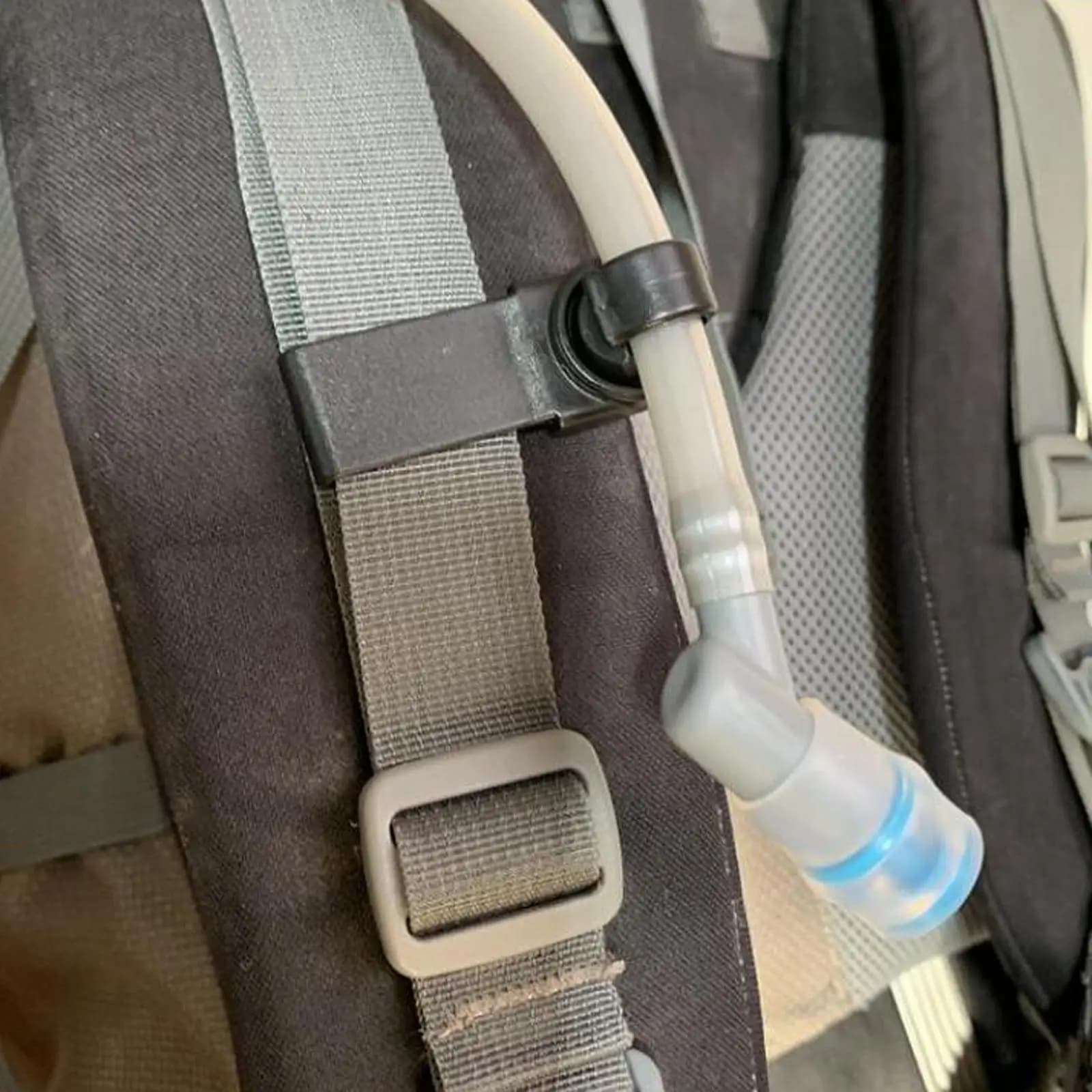 Magnetic Clip for Moisturizing Tube, Water Bag Support for Hiking