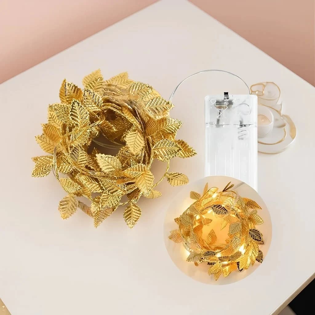 Lucine dorate a 30 LED con foglie minuscole, filo di rame alimentato a batteria per decorazioni di nozze