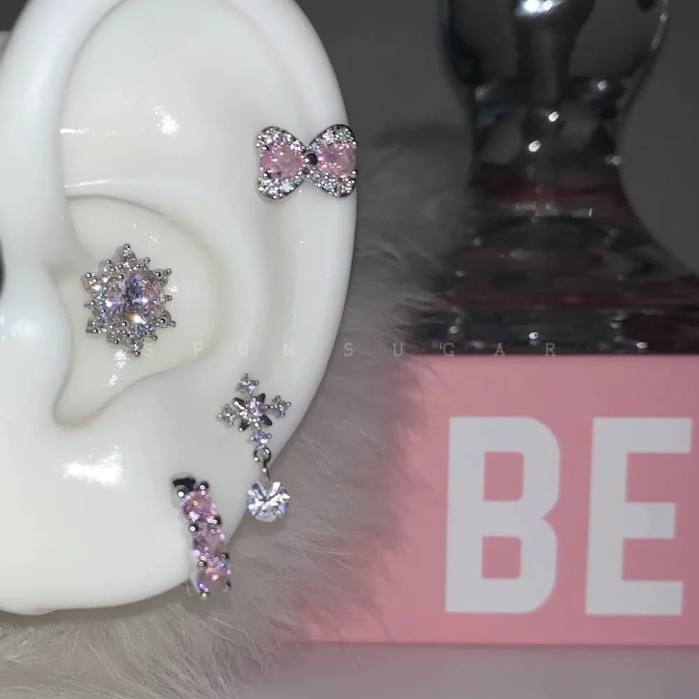 Orecchini a bottone penetranti con fiocco di neve con zirconi rosa scintillanti romantici di lusso per le donne Gioielli con perno per osso dell'orecchio con temperamento dolce