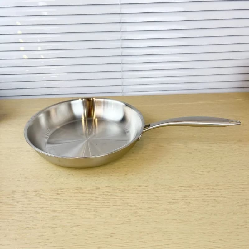 Stainless steel pan, non-coated pan for domestic use, pancake maker, flat bottom pan often with single handle