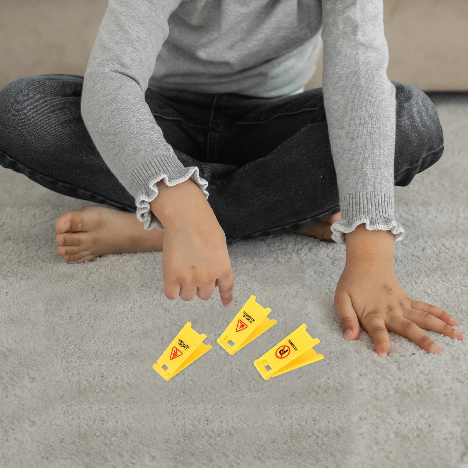 Set di 8 Segnali Stradali per Bambini con Bordi Arrotondati, Realistici, per Uso Interno ed Esterno, Educativi