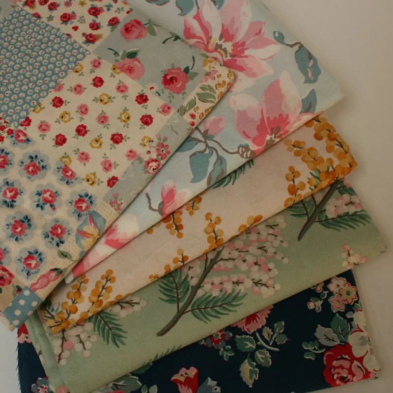 Handicraft Fabric with Floral Print, for Cushions Fa-da-Te Sofa, Back cushions, Bed linen, Sewing fabric Bags, 100% Cotton, CR-747a