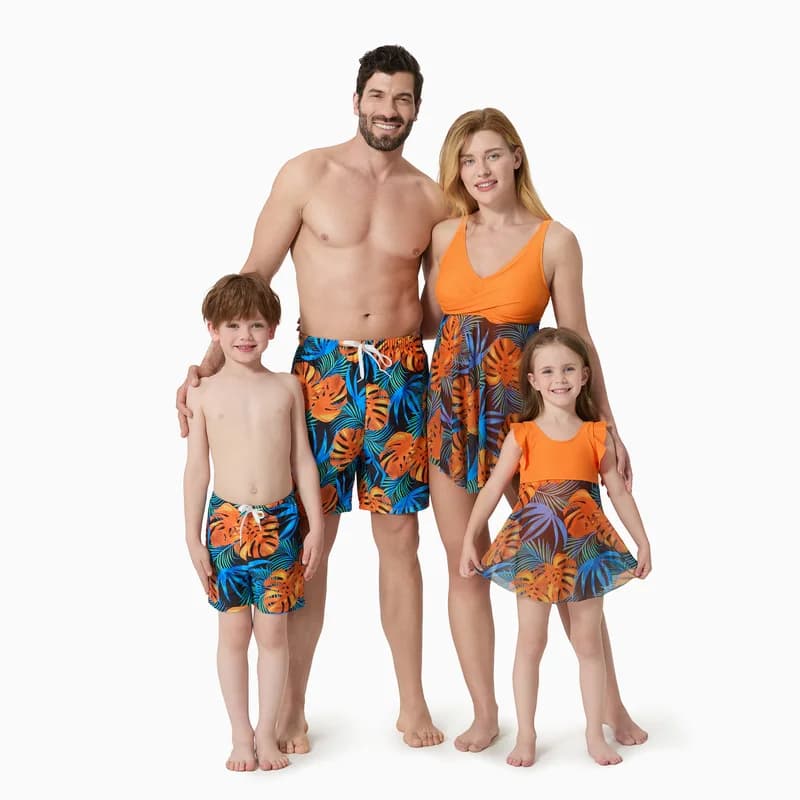 Costumi da bagno coordinati per la famiglia con coulisse floreale o costume intero fluido con inserti in rete