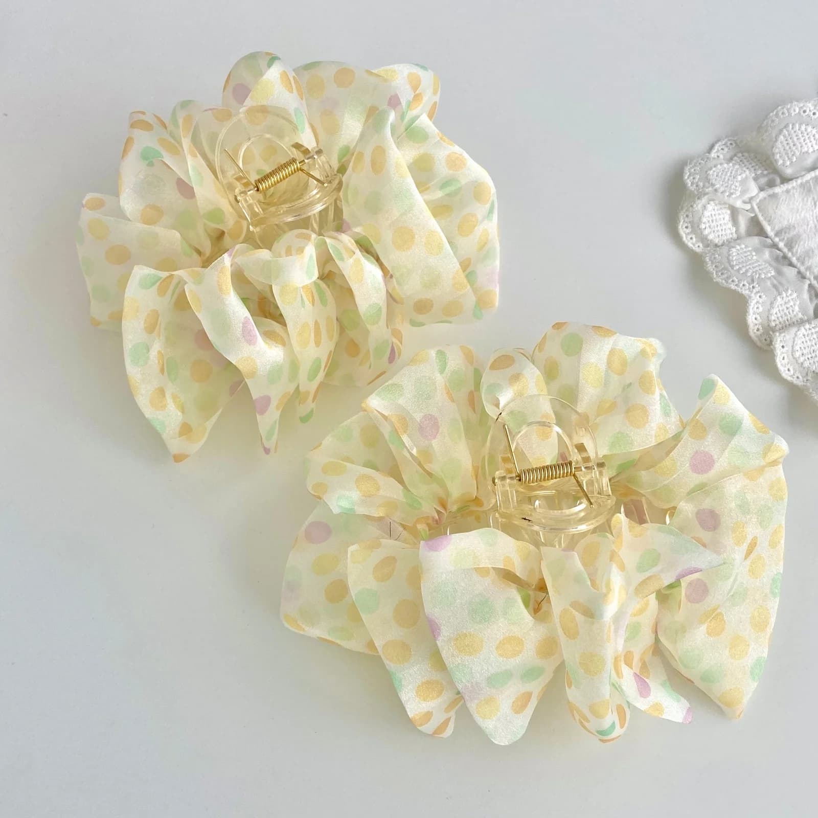 1PC Pastel Polka Dot Flower Hair Claw, Chiffon Floral Shark Clip, Elegant Hair Accessory For Women Daily Summer Updo Styling