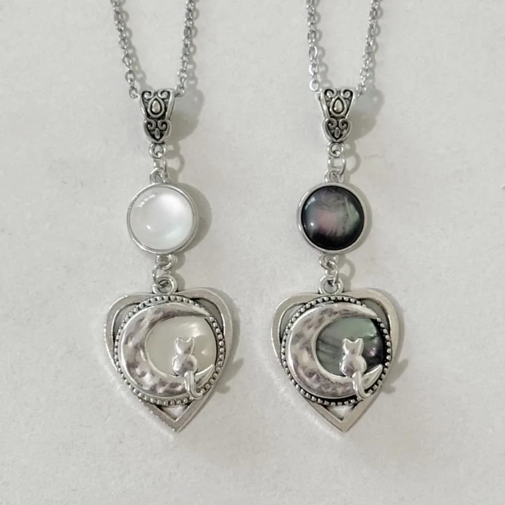 Retro Personality Little Cat Sits on The Crescent Moon White Moonstone Heart Pendant Necklace for Women Jewelry Accessories Gift