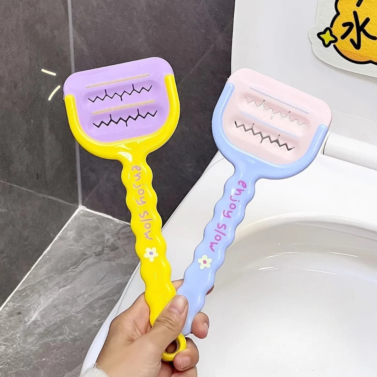 Spazzola Multifunzionale per Pulizia Angoli e Fessure del Bagno, Senza Angoli Morti o Sporco, con Manico Lungo