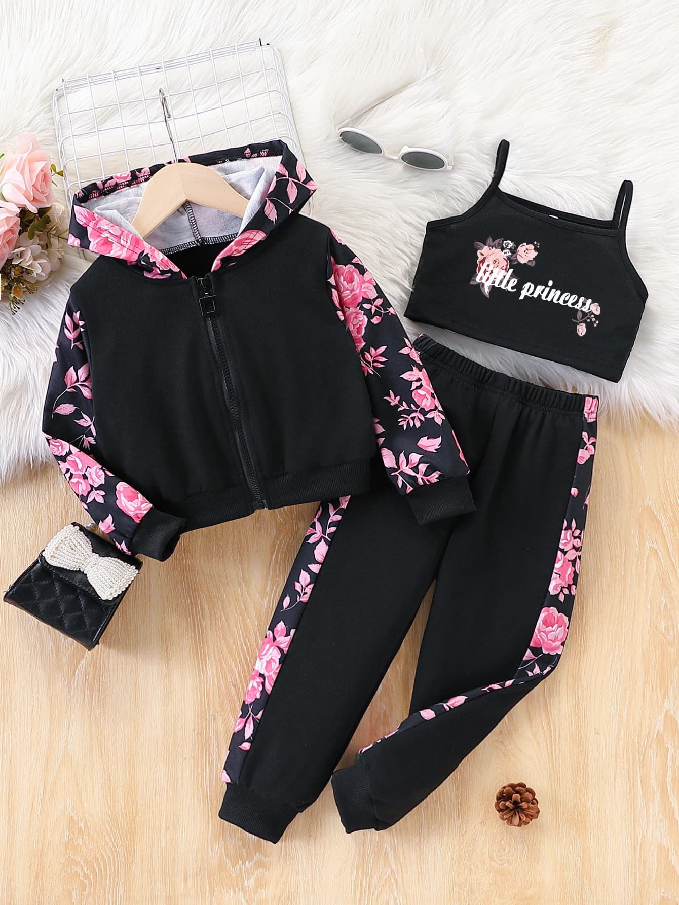 Set da 3 pezzi per ragazze, giacca con zip a maniche lunghe con cappuccio patchwork floreale alla moda primaverile e autunnale + canotta stampata + set di pantaloni, abbigliamento sportivo da esterno per bambine