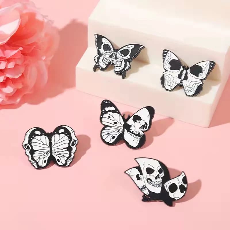 Spille in smalto a forma di farfalla scheletro e teschio nero, stile gotico punk, distintivi da risvolto per abbigliamento, spille per zaini e cappelli, gioielli, regalo per bambini e amici