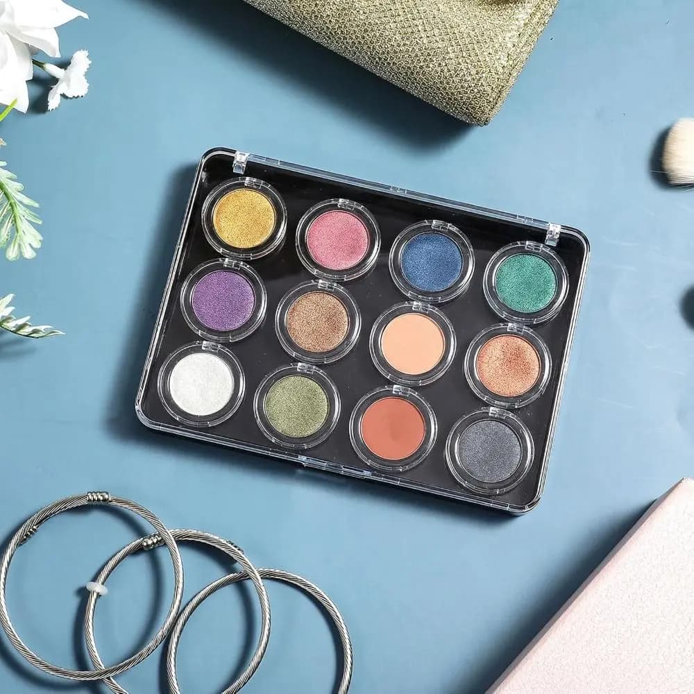 Palette per Trucco Magnetica con Coperchio Trasparente Satinato, Leggera Scatola Vuota in Plastica per Ombretti, Contenitore da Viaggio Nero