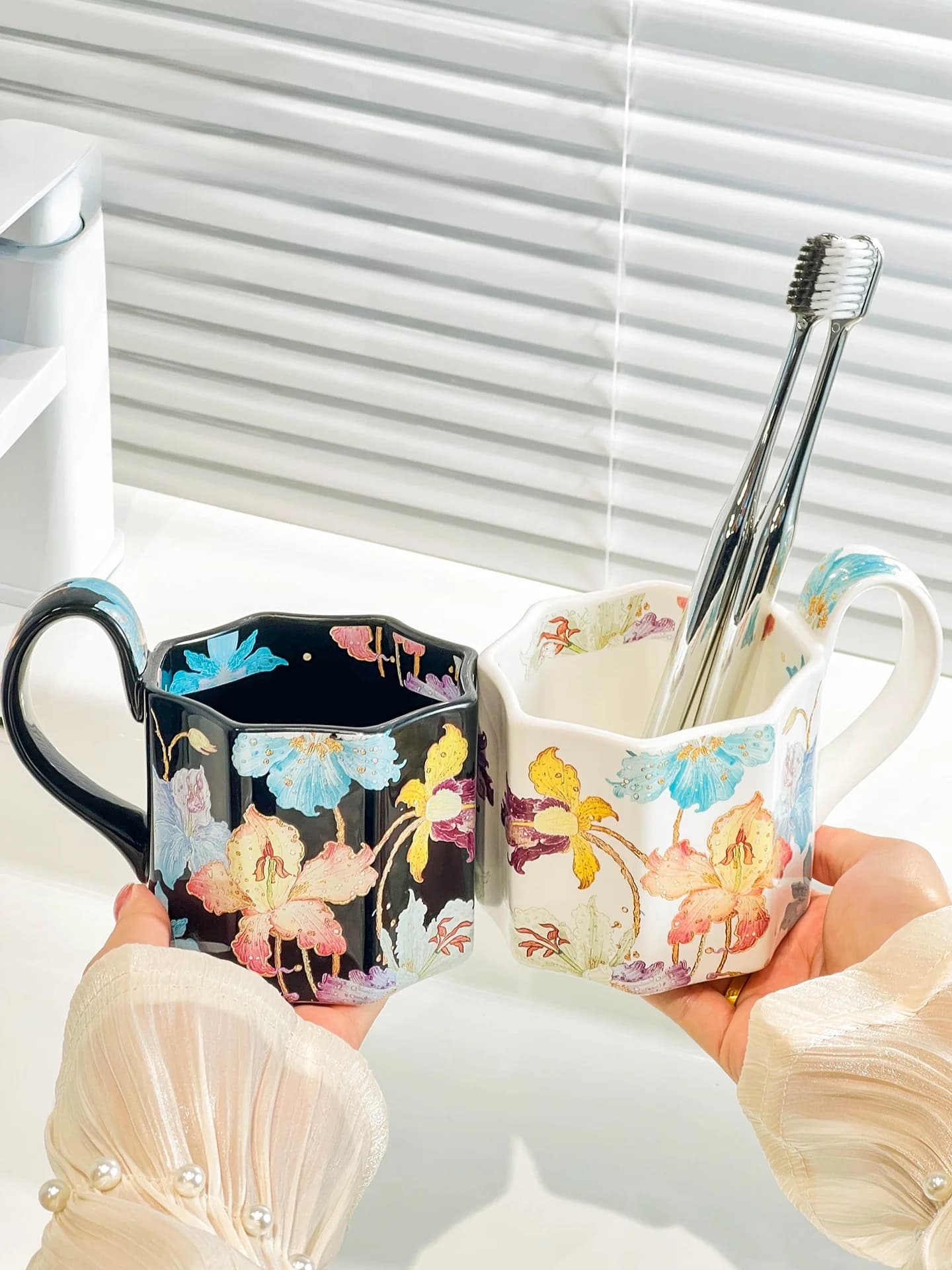 Set di Portaspazzolini in Ceramica di Lusso per Coppie, Porta Dentifricio e Cilindro Portaoggetti per Bagno, Accessori per l'Igiene Dentale Familiare