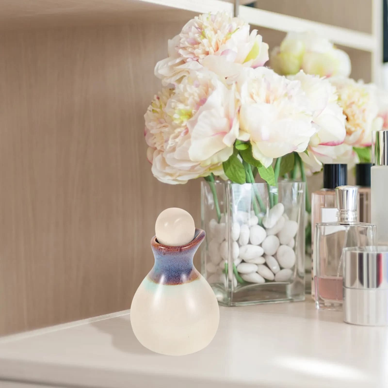 Ceramic Essential Oil Bottle Diffuser Jar Elegant Design for Spa Beauty Salon Aromatherapy Fragrance Storage Oil Container