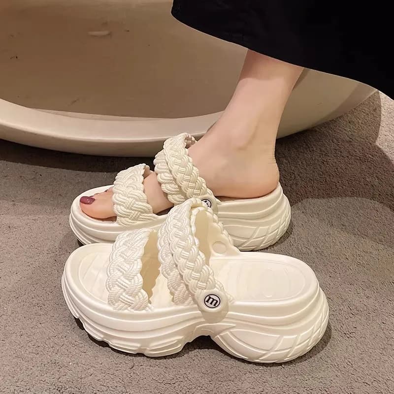 Women's Thick Heel Sandals Summer Outdoor Wear Comfortable Wide Foot Fashionable Flat Bottom Slip-On Casual Slippers