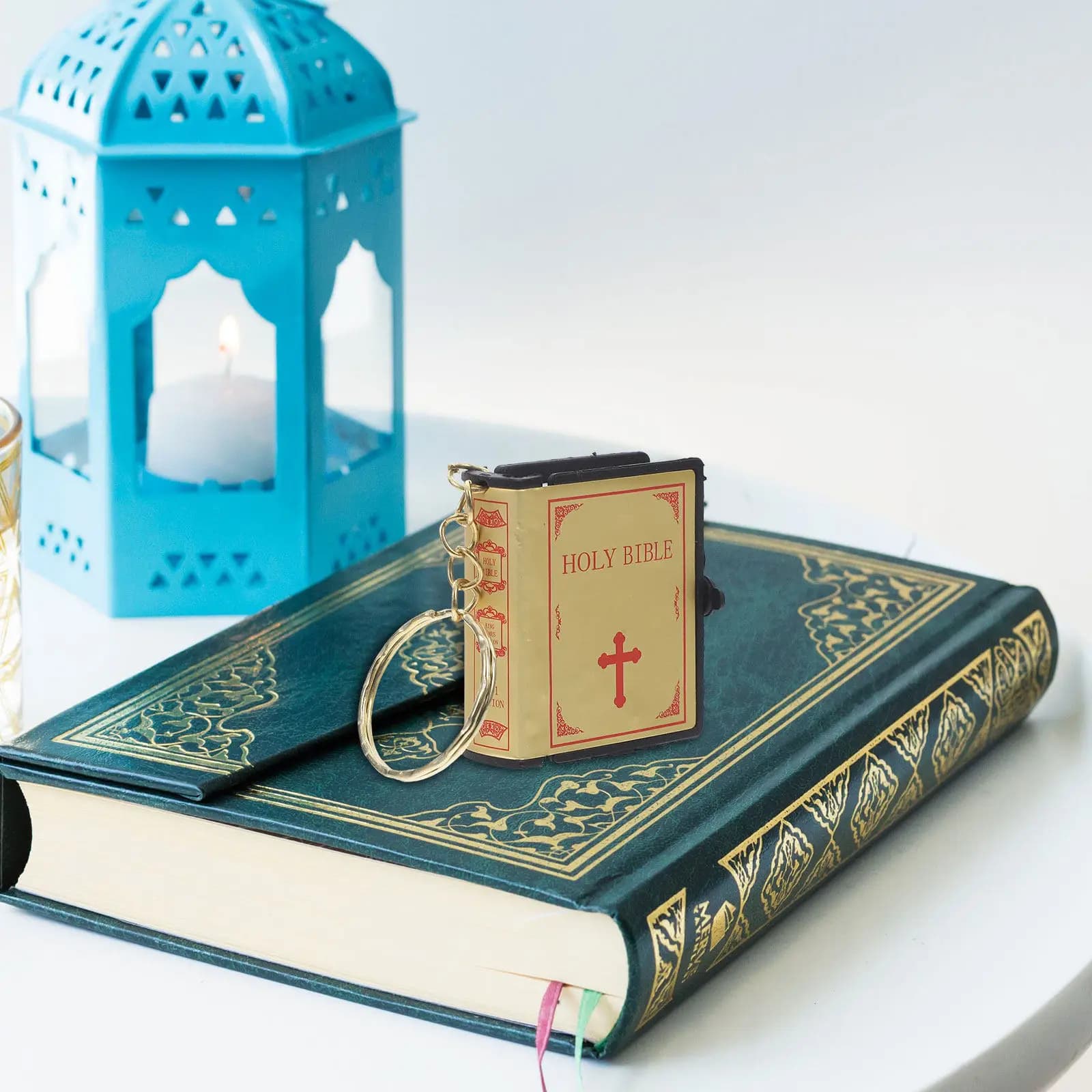 2Pcs Bible Keychain Mini Bible Pendant Religious Keyring Keychain Ornament for Keys Bag Wallet Phone Car Backpack Hanging