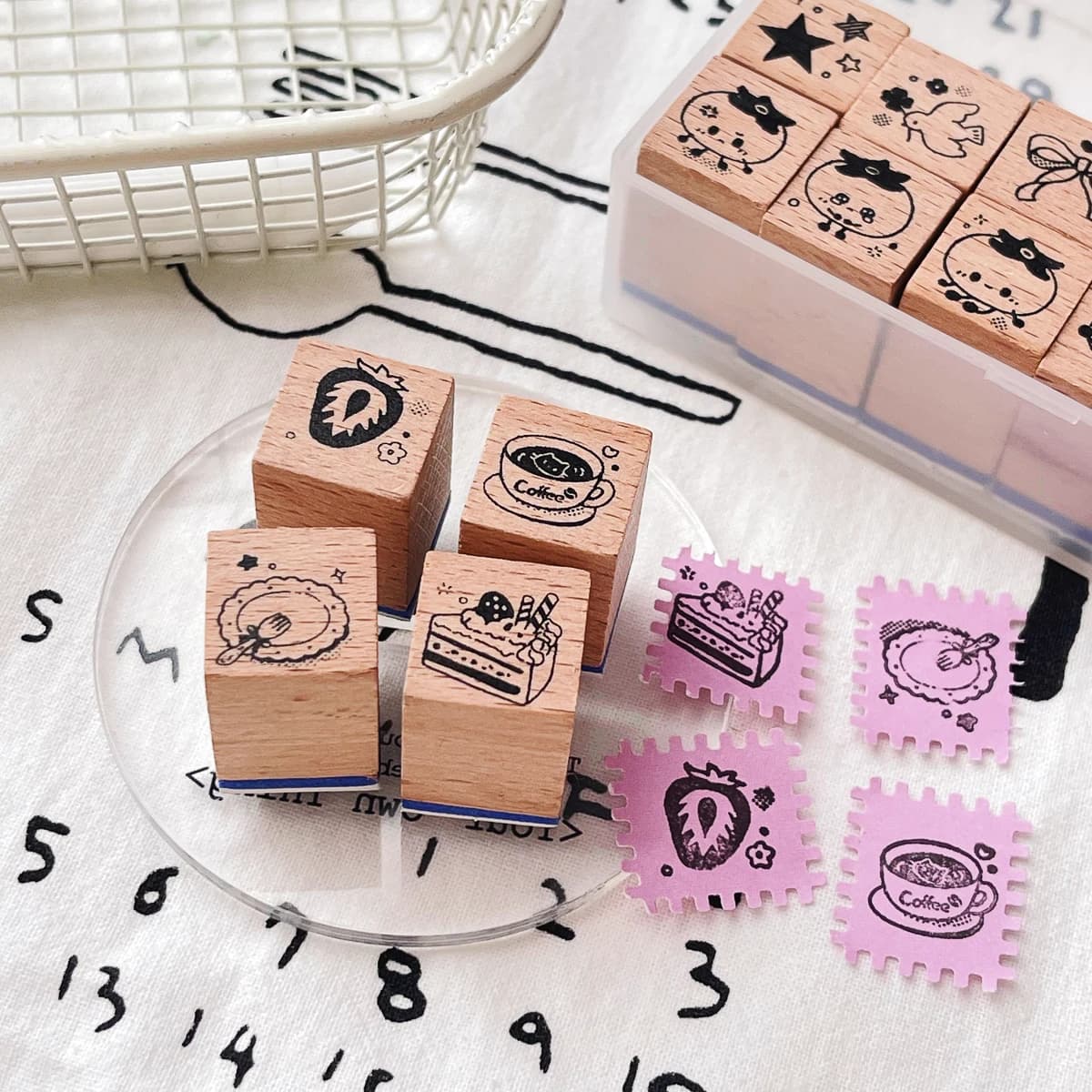 Mini francobolli Kawaii Set 4 pezzi Timbri decorativi per Scprabooking Timbri in legno Fai da te Telefono Bagagli Moto Laptop Valigia Decalcomania