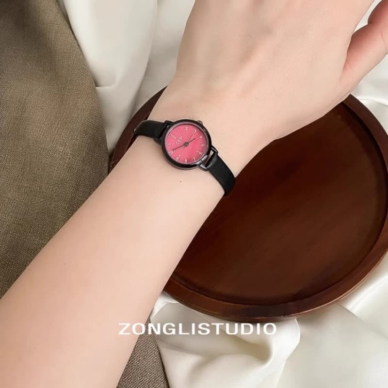 Women's watch in dopamine leather with contrast of new fashionable color, small and delicate woman waterproof student watch