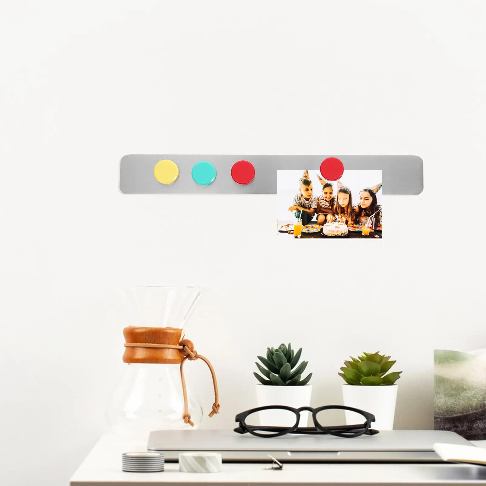 2 Pezzi Strisce Magnetiche Adesive in Ferro con Chiusure Magnetiche a Forte Tenuta per Bacheca, Espositori a Parete, Organizzazione Scolastica