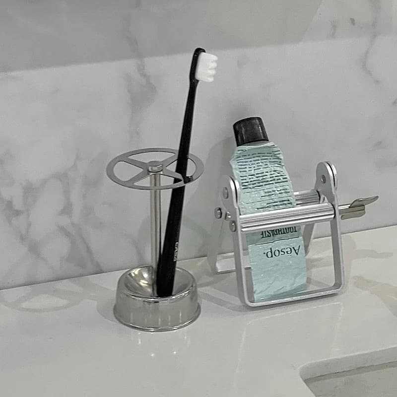 Spremi dentifricio in acciaio inossidabile Dentifricio argento Crema per le mani Salsa Estrusore Portaspazzolino da bagno Dispenser per dentifricio