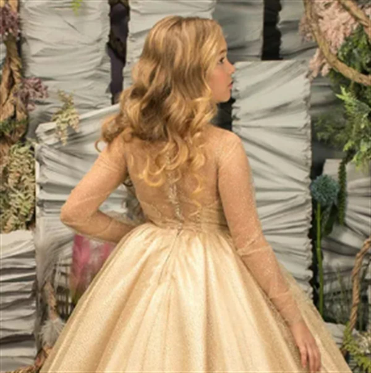 Abito da ragazza di fiori personalizzato Tulle con perline Puffy Lunghezza pavimento Matrimonio Eleganti primi abiti da festa di compleanno eucaristici per bambini