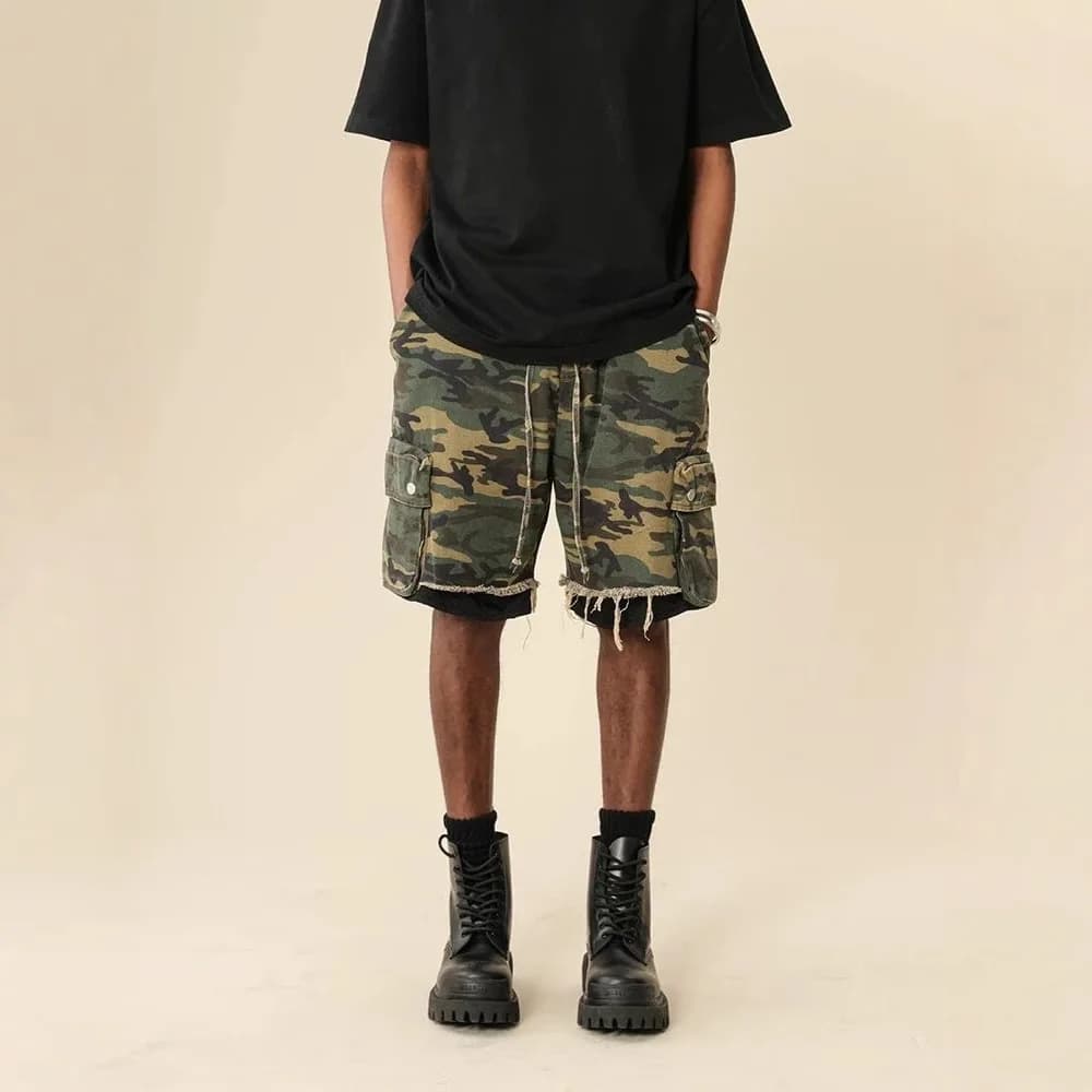 Shorts in denim mimetici da uomo, collezione Estate 2026, modello casual a cinque punte, ampio e versatile