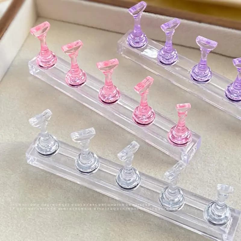 5Pcs Nail Practice Chess 3cm Elevated Acrylic Magnetic Training Practice Nail Tips Stand Wearable Nail Display Rack Nail Tool