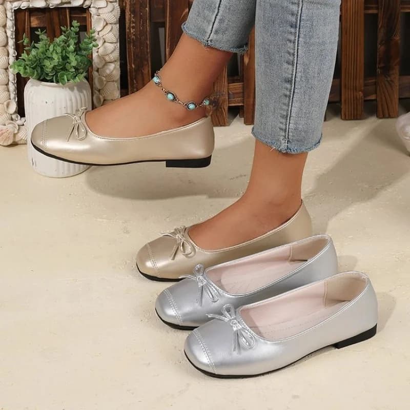 Nuove scarpe da donna vintage in morbida pelle con fiocco, punta tonda e suola piatta, versatili per la primavera/estate 2026