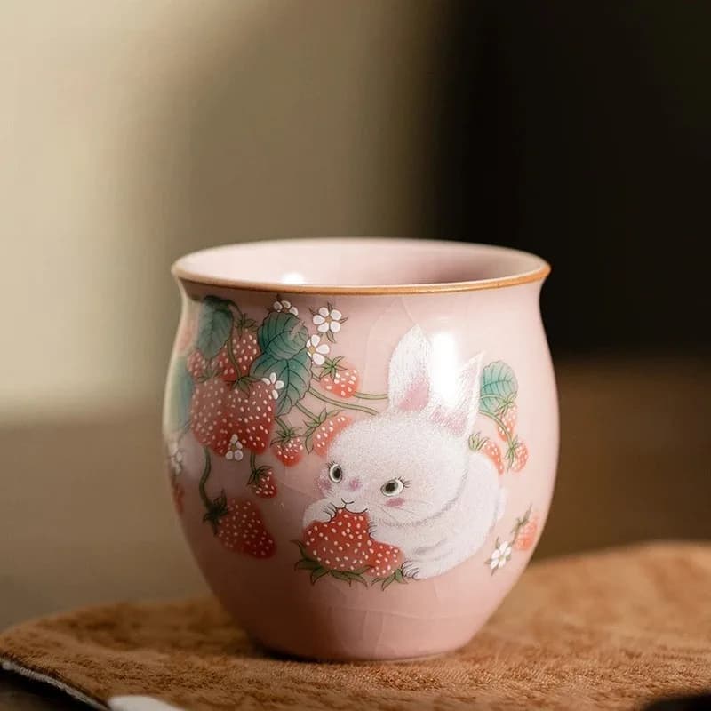 Ru Kiln Strawberry Rabbit Teacup Japanese Ceramic Teacups Chinese Kungfu Tea Cup Retro Pink Personal Teaware Drinkware Gift Box