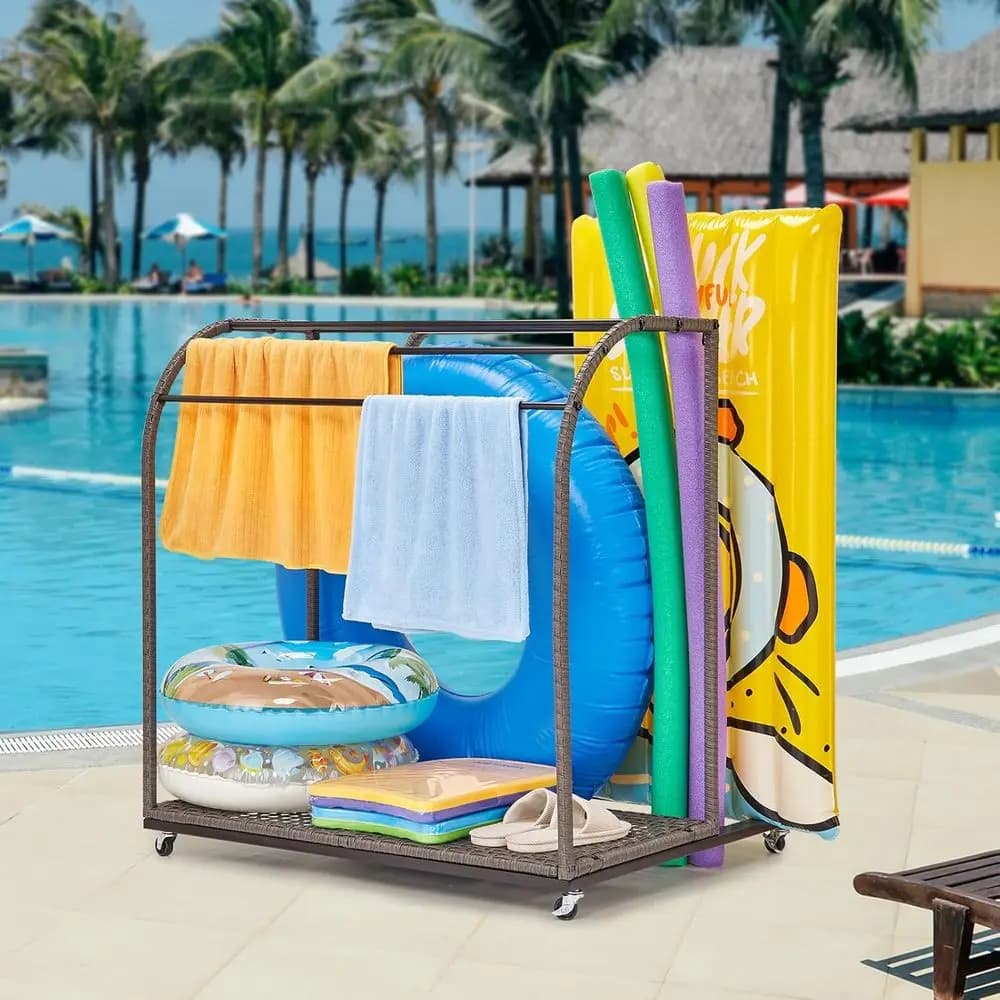 Porta Asciugamani da Esterno in Rattan a 5 Barre con Base e Spazio per Accessori da Spiaggia
