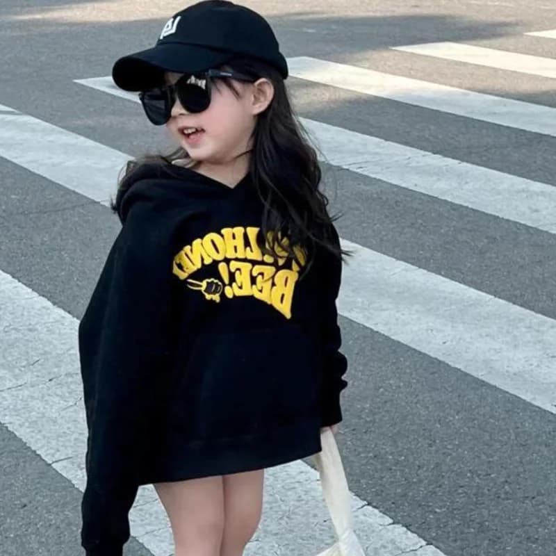 Felpa con cappuccio per bambini 2025 Autunno e inverno Nuovi vestiti a maniche lunghe per ragazze Top pullover stampati con lettere alla moda per bambini