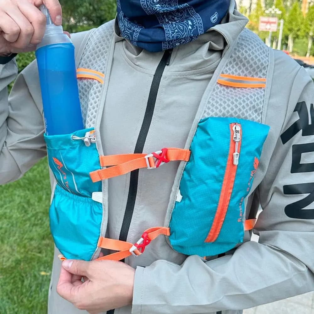 Reflective Raincoat, Breathable and Multifunctional with Hydrating Bag, Adjustable and Practical
