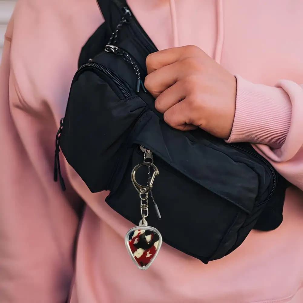 Heart-shaped Keychain for Music Lovers Heart-shaped Guitar Pick Holder Keychain Portable Pick Storage Case Acoustic for Easy