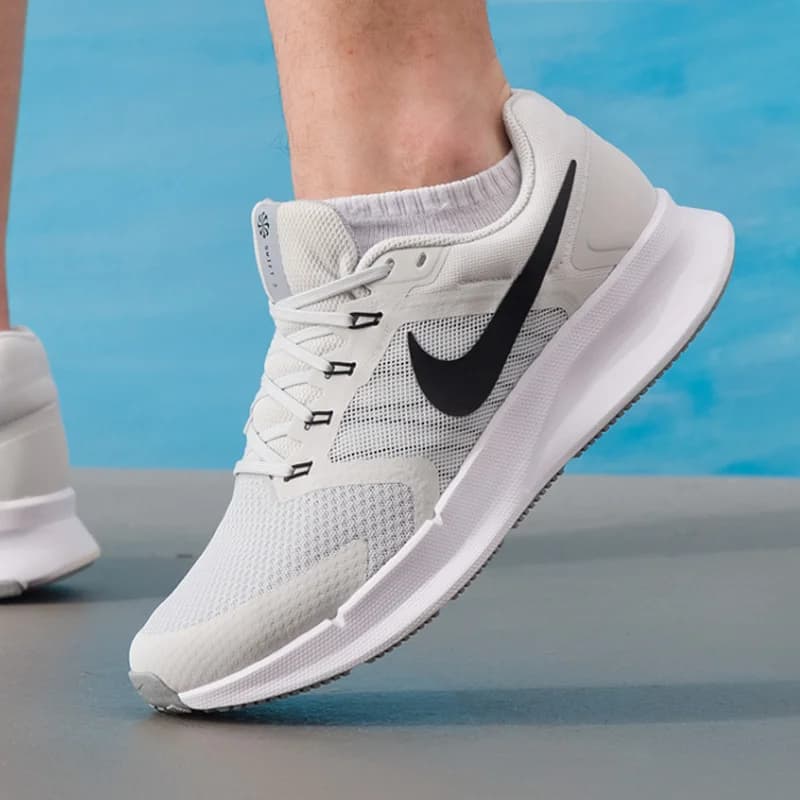 Scarpe da corsa Nike Run Swift 3 con ammortizzazione traspirante da uomo DR2695-005