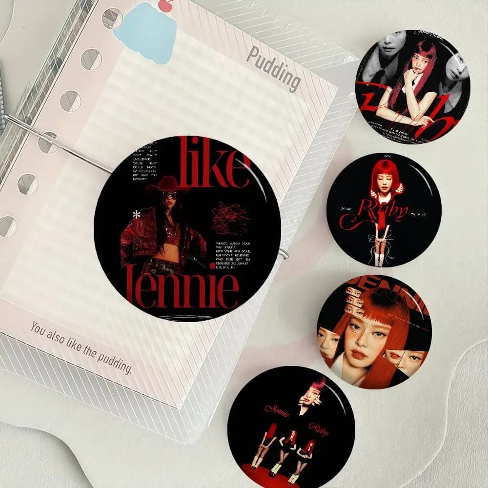 Hand-made round pins with cartoon characters J-JennieS, anime badges, backpack jewelry, clothes and gifts