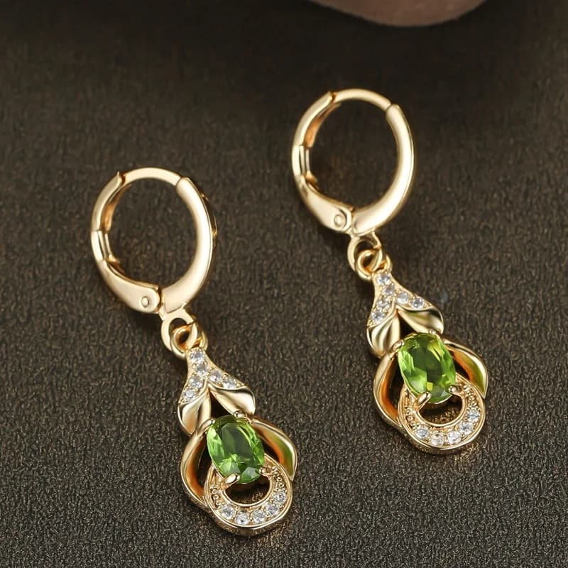 2026 Nuova popolare fibbia per orecchio in zircone verde geometrico ellittico per le donne, accessori per macchine eleganti e raffinati e attenui
