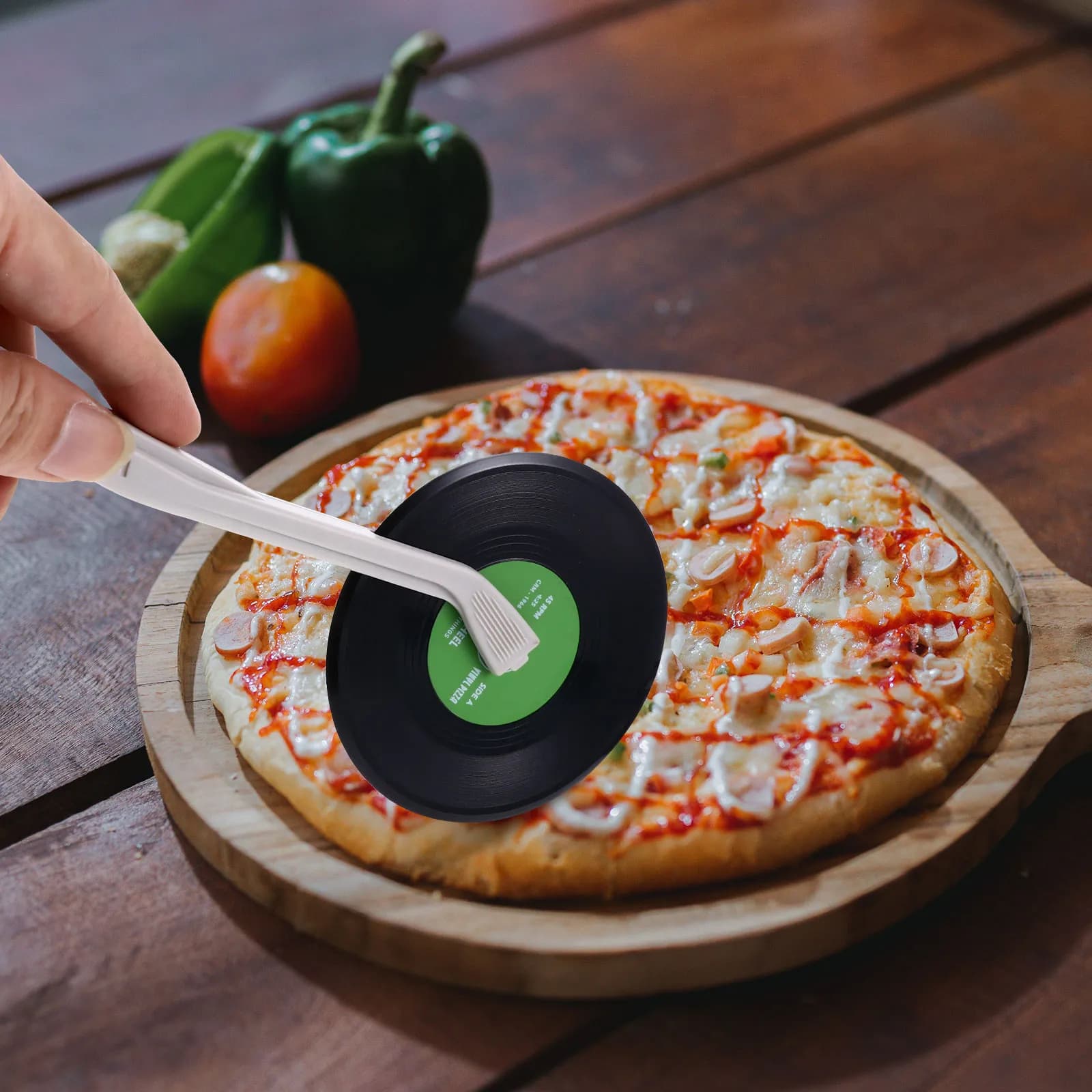 1Pcs Pizza Slicer Premium Silicone Plastic Material Creative Vinyl Record Design Sharp Serrated Wheel Kitchen Pizza Baking Tool